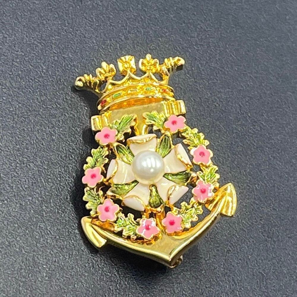Joan Rivers Vintage Signed Queen Mary‎ Gold Tone White Enamel Rose Crown Brooch